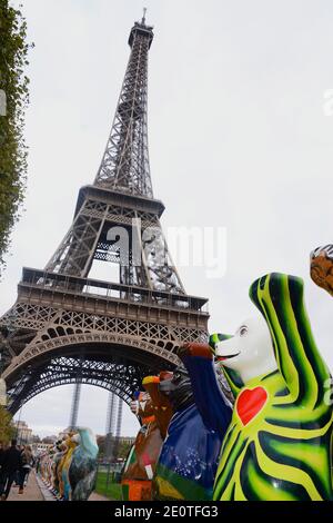 Illustration de "United Buddy Bears" pour célébrer le 25ème anniversaire de l'amitié franco-allemande à Paris, France, le 12 octobre 2012. Photo de Nicolas Briquet/ABACAPRESS.COM Banque D'Images