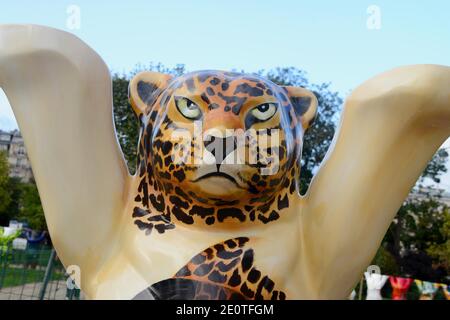 Illustration de "United Buddy Bears" pour célébrer le 25ème anniversaire de l'amitié franco-allemande à Paris, France, le 12 octobre 2012. Photo de Nicolas Briquet/ABACAPRESS.COM Banque D'Images