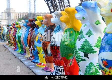 Illustration de "United Buddy Bears" pour célébrer le 25ème anniversaire de l'amitié franco-allemande à Paris, France, le 12 octobre 2012. Photo de Nicolas Briquet/ABACAPRESS.COM Banque D'Images