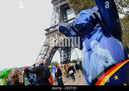 Illustration de "United Buddy Bears" pour célébrer le 25ème anniversaire de l'amitié franco-allemande à Paris, France, le 12 octobre 2012. Photo de Nicolas Briquet/ABACAPRESS.COM Banque D'Images