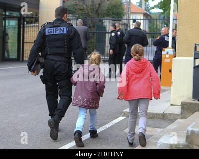 Atmosphère lors d'une cérémonie marquant le 40e anniversaire des groupes nationaux d'intervention de la police (GIPN) au Collège national de police de France à Saint-Cyr-au-Mont-d'Or, France, le 15 octobre 2012. Photo de Vincent Dargent/ABACAPRESS.COM Banque D'Images