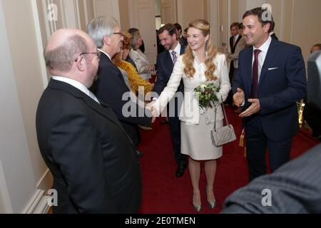 19.10.2012 - mariage royal 2012 / Luxembourg / Prince héritier Guillaume / comtesse Stephanie / Royals Luxembourg / Grand-Duc / mariage civil / Mairie de la ville de Luxembourg / Monsieur François Biltgen, Ministre de la Justice / Monsieur Jean-Claude Juncker, Premier ministre / S.A.R. Prince héritier Guillaume / Comtesse Stéphanie de Lannoy / M. Xavier Bettel, Maire de Luxembourg / - photo: ©Cour Grand-Ducal/Guy Wolff/tous droits réservés Banque D'Images