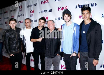 Elvis Duran et The Wanted assistent à la fête de lancement du Z100 Jingle ball 2012 à Aeropostale Times Square à New York City, NY, États-Unis, le 19 octobre 2012. Photo de Donna Ward/ABACAPRESS.COM Banque D'Images