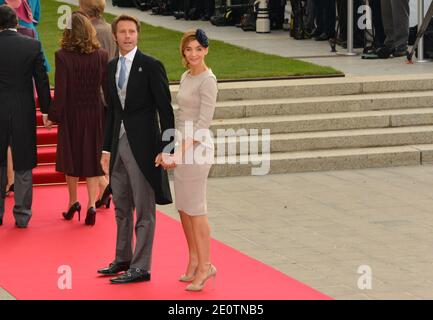 Le prince Emmanuel Philibert de Savoie et son épouse Clotilde Courau arrivent à la cérémonie de mariage du grand-duc héréditaire Guillaume de Luxembourg et de la princesse Stephanie de Luxembourg à la cathédrale notre-Dame de Luxembourg, à Luxembourg, Luxembourg, le 20 octobre 2012. Le Grand-duc héréditaire de Luxembourg, âgé de 30 ans, est le dernier prince héréditaire d'Europe à se marier, épousant sa mariée de 28 ans de la comtesse belge dans une somptueuse cérémonie de 2 jours. Photo de Jeremy Charriau/ABACAPRESS.COM Banque D'Images