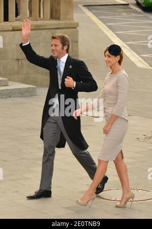 Le prince Emmanuel Philibert de Savoie et son épouse Clotilde Courau arrivent à la cérémonie de mariage du grand-duc héréditaire Guillaume de Luxembourg et de la princesse Stephanie de Luxembourg à la cathédrale notre-Dame de Luxembourg, à Luxembourg, Luxembourg, le 20 octobre 2012. Le Grand-duc héréditaire de Luxembourg, âgé de 30 ans, est le dernier prince héréditaire d'Europe à se marier, épousant sa mariée de 28 ans de la comtesse belge dans une somptueuse cérémonie de 2 jours. Photo de Jeremy Charriau/ABACAPRESS.COM Banque D'Images