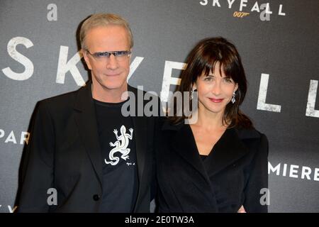 Christophe Lambert et Sophie Marceau assistent à la dernière première James Bond Skyfall à l'UGC Normandie, à Paris, en France, le 24 octobre 2012. Photo de Nicolas Briquet/ABACAPRESS.COM Banque D'Images