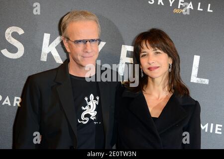 Christophe Lambert et Sophie Marceau assistent à la dernière première James Bond Skyfall à l'UGC Normandie, à Paris, en France, le 24 octobre 2012. Photo de Nicolas Briquet/ABACAPRESS.COM Banque D'Images