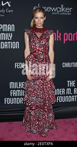 Leslie J. Mann arrive pour la 8e fête annuelle Pink Party au profit du programme de lutte contre le cancer des femmes Cedars-Sinai, qui s'est tenue à Hanger 8 à l'aéroport de Santa Monica, à Los Angeles, CA, États-Unis, le 27 octobre 2012. Photo de Baxter/ABACAPRESS.COM Banque D'Images