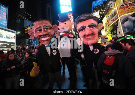 Les gens réagissent aux élections américaines de Times Square à New York, NY, USA, le 06 novembre 2012. Photo de Brad Barket/ABACAPRESS.COM Banque D'Images
