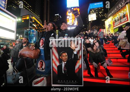 Les gens réagissent aux élections américaines de Times Square à New York, NY, USA, le 06 novembre 2012. Photo de Brad Barket/ABACAPRESS.COM Banque D'Images