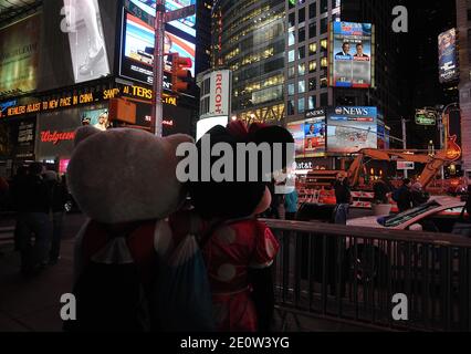 Les gens réagissent aux élections américaines de Times Square à New York, NY, USA, le 06 novembre 2012. Photo de Brad Barket/ABACAPRESS.COM Banque D'Images