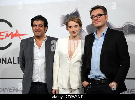 Le producteur Alain Attal , le cctress Deborah Francois et le réalisateur Regis Roinsard assistent au film français 'Populaire' Photocall lors du 7ème Festival du film de Rome, le 11 novembre 2012 à Rome, Italie. Photo par Eric Vandeville/ABACAPRESS.COM Banque D'Images