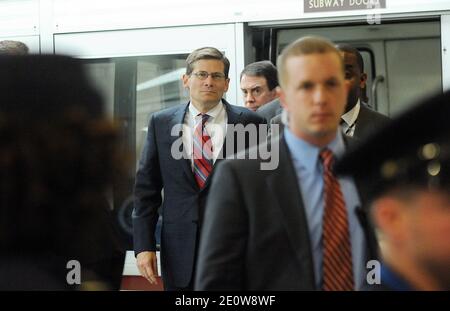 Michael Morell, ancien second commandement de Petraeus, qui sert actuellement de directeur de la CIA par intérim, arrive à un briefing à huis clos sur les attaques à Benghazi, en Libye, le 13 novembre 2012 sur Capitol Hill à Washington, DC, États-Unis. Photo par Olivier Douliery/ABACAPRESS.COM Banque D'Images