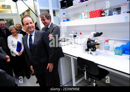Le président français François Hollande inaugure le nouveau bâtiment « François Jacob » à l'Institut Pasteur de Paris, France, le 14 novembre 2012. Photo de Mousse/ABACAPRESS.COM Banque D'Images