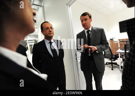 Le président français François Hollande inaugure le nouveau bâtiment « François Jacob » à l'Institut Pasteur de Paris, France, le 14 novembre 2012. Photo de Mousse/ABACAPRESS.COM Banque D'Images