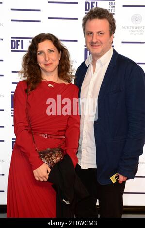 Les réalisateurs et artistes libanais Joana Hadjithomas et Khalil Joreige se posent alors qu'ils assistent au 4e Festival du film TriBeCa de Doha, au Qatar, le 18 novembre 2012. Photo par Ammar Abd Rabbo/ABACAPRESS.COM Banque D'Images