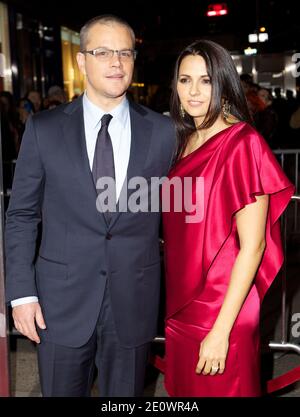Matt Damon et Luciana Barroso ont assisté à la première de Focus Features 'Promise Land' à AMC Loews Lincoln Square à New York, NY, USA, le 4 décembre 2012. Photo de Matthew Borowick/ABACAPRESS.COM Banque D'Images