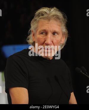 Roger Waters dans la salle de presse au cours du « 12-12-12 » concert pour Sandy relief au profit du Robin Hood relief Fund présenté par Madison Square Garden Company et Weinstein Company au Madison Square Garden à New York City, NY, USA le 12 décembre 2012. Près de 2 milliards de personnes ont accès au concert-bénéfice par la télévision, la radio et Internet. Photo de Brad Barket/ABACAPRESS.COM Banque D'Images