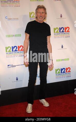 Roger Waters dans la salle de presse au cours du « 12-12-12 » concert pour Sandy relief au profit du Robin Hood relief Fund présenté par Madison Square Garden Company et Weinstein Company au Madison Square Garden à New York City, NY, USA le 12 décembre 2012. Près de 2 milliards de personnes ont accès au concert-bénéfice par la télévision, la radio et Internet. Photo de Brad Barket/ABACAPRESS.COM Banque D'Images