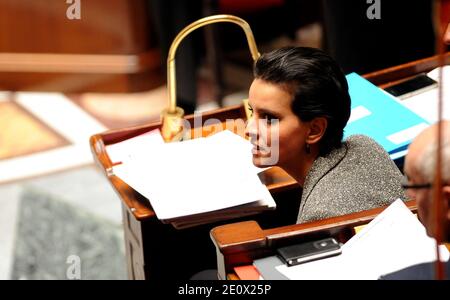 Najat Vallaud-Belkacem, ministre des droits de la femme et porte-parole du Gouvernement, lors de la session hebdomadaire de questions au Gouvernement à l'Assemblée nationale à Paris, France, le 18 décembre 2012. Photo de Mousse/ABACAPRESS.COM Banque D'Images