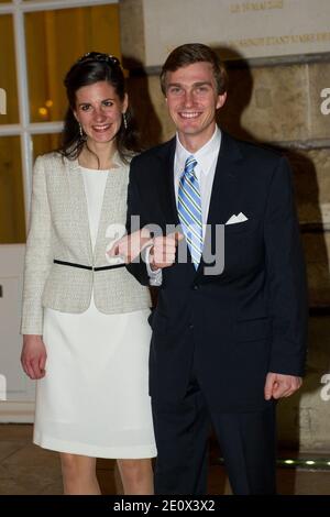 Archduke Christoph, d'Autriche, et Adelaide Drape-Frisch, qui se sont tenus après leur cérémonie de mariage civil à l'hôtel de ville de Nancy, en France, le 28 décembre 2012. Photo par ABACAPRESS.COM Banque D'Images