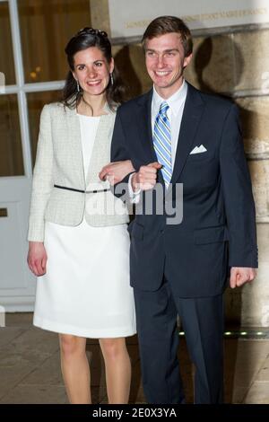 Archduke Christoph, d'Autriche, et Adelaide Drape-Frisch, qui se sont tenus après leur cérémonie de mariage civil à l'hôtel de ville de Nancy, en France, le 28 décembre 2012. Photo par ABACAPRESS.COM Banque D'Images