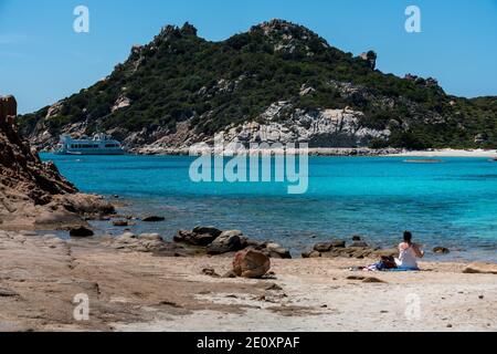 Petite baie au bord de la mer en Sardaigne Banque D'Images