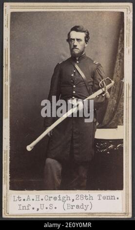 Lieut. A. H. Creigh, 28e Penn Vols - Brady's National Photographic Galleries, n° 352 Pennsylvania Av., Washington, D.C. et Broadway & Tenth Street, New York. Banque D'Images