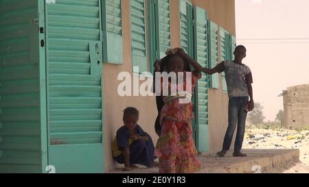 La vie continue à Bosso, Niger, 19 avril 2017 03. Banque D'Images