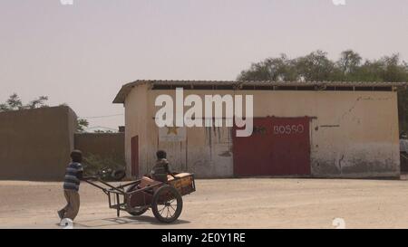 La vie continue à Bosso, Niger, 19 avril 2017 10. Banque D'Images