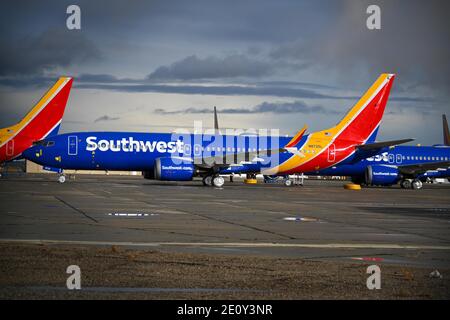 Vue générale d'un Boeing 737 MAX 8 de Southwest Airlines entreposé à l'aéroport de logistique de Californie du Sud, le lundi 28 décembre 2020 à Victorvill Banque D'Images