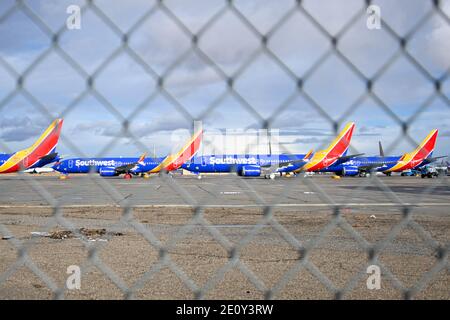 Vue générale d'un Boeing 737 MAX 8 de Southwest Airlines entreposé à l'aéroport de logistique de Californie du Sud, le lundi 28 décembre 2020 à Victorvill Banque D'Images