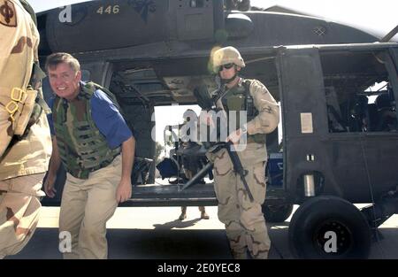 Lindsey Graham quitte un hélicoptère Black Hawk de l'armée américaine. Banque D'Images