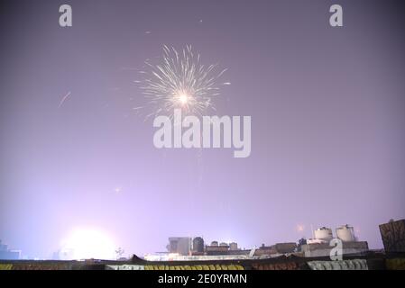 Feux d'artifice du ciel ciel ciel incroyable pendant la fête religieuse indienne de Diwali / Depawali à New Delhi, Inde Banque D'Images
