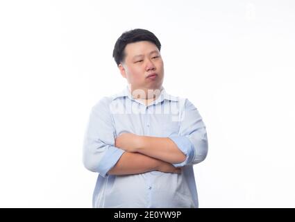Portrait de Fat asiatique homme d'affaires avec visage drôle isolé sur fond blanc. Banque D'Images