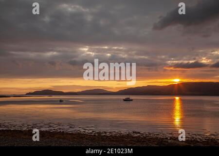 Coucher de soleil sur Loch Na Keal, île de Mull, Écosse, Royaume-Uni, Europe Banque D'Images