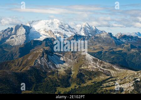 Vue de Lagazuoi, 2778 m, col de Falzarego, dans le glacier Marmolata arrière, Dolomites, Italie, Europe Banque D'Images