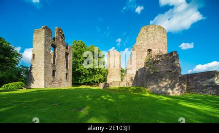 Château ruiné Krukenburg à Bad Karlshafen-Helmarshausen, Reinhardswald, Weserbergland, Hesse, Allemagne, Europe Banque D'Images