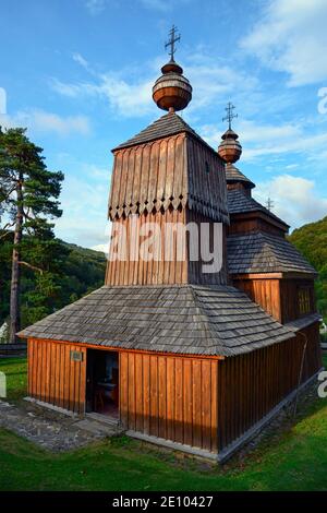 Église grecque-catholique en bois de Saint-Nicolas, Bodruzal, Basse-Beskydy, Slovaquie, Europe Banque D'Images