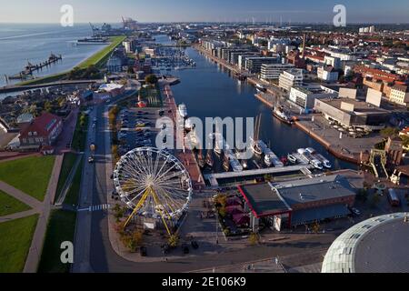 Havenwelten avec grande roue, vue aérienne, Bremerhaven, état fédéral de Brême, Allemagne, Europe Banque D'Images