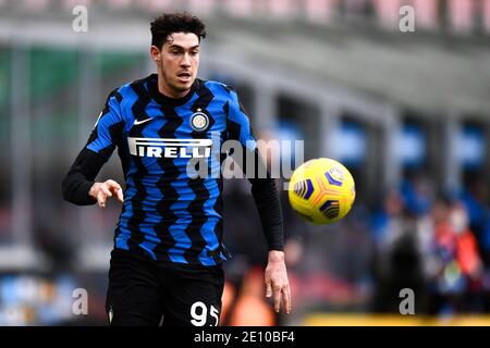 MILAN, ITALIE - 03 janvier 2021: Alessandro Bastoni du FC Internazionale en action pendant la série UN match de football entre le FC Internazionale et le FC Crotone. (Photo de Nicolò Campo/Sipa USA) Banque D'Images