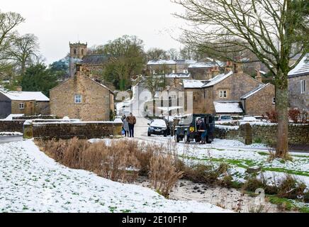 Downham, Clitheroe, Lancashire, Royaume-Uni. 3 janvier 2021. Neige sur le village de Downham, Clitheroe, Lancashire. Crédit : John Eveson/Alamy Live News Banque D'Images