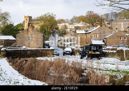 Downham, Clitheroe, Lancashire, Royaume-Uni. 3 janvier 2021. Neige sur le village de Downham, Clitheroe, Lancashire. Crédit : John Eveson/Alamy Live News Banque D'Images