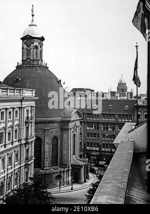 Trinity Church de derrière avec Kaiserhof, photographié du ministère des Finances, vers 1935, Berlin, Allemagne Banque D'Images