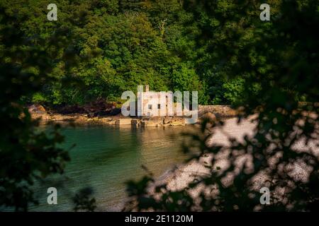 L'ancien bain public à Elberry Cove, Torbay, England, UK Banque D'Images