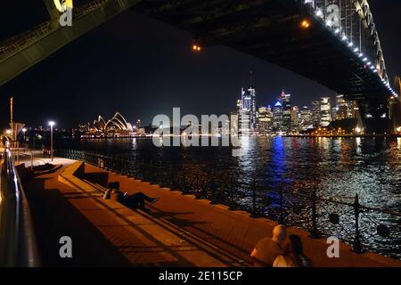 Australie 09 novembre 2018 Sydney vue nocturne de Sydney Harbour Bridge et Opéra avec le centre des affaires de Sydney Horizon du quartier (CBD) Banque D'Images