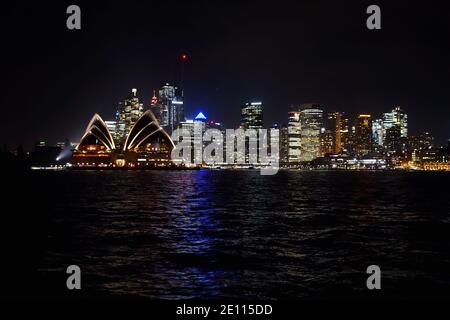 Australie 09 novembre 2018 Sydney vue nocturne de Sydney Harbour Bridge et Opéra avec le centre des affaires de Sydney Horizon du quartier (CBD) Banque D'Images