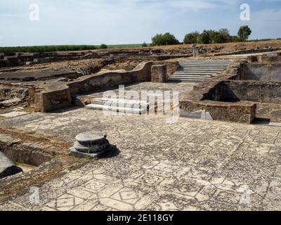 Patio intérieur et mosaïques des ruines romaines de la Villa Pisoes Banque D'Images