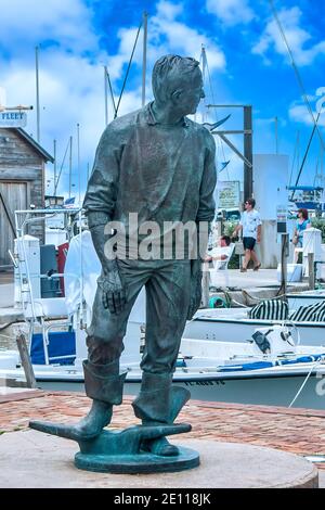 Statue de pêcheur du Mémorial à Henry Singleton, Sr. À la marina de Conch Harbour à Key West dans les Florida Keys. Banque D'Images