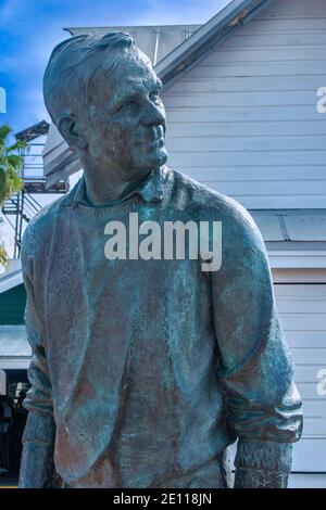 Statue de pêcheur du Mémorial à Henry Singleton, Sr. À la marina de Conch Harbour à Key West dans les Florida Keys. Banque D'Images